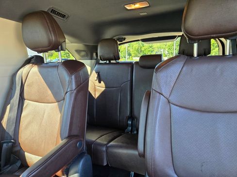 Used 2023 Toyota Sienna Platinum AWD/4WD image 22