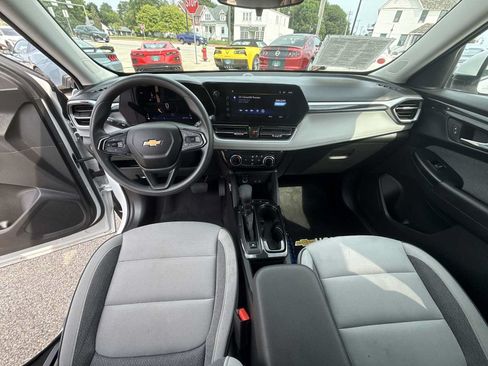 Used 2025 Chevrolet TrailBlazer LT FWD image 18
