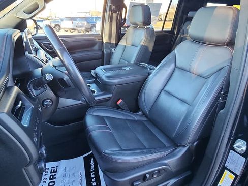 Used 2021 Chevrolet Suburban RST w/ Luxury Package image 12