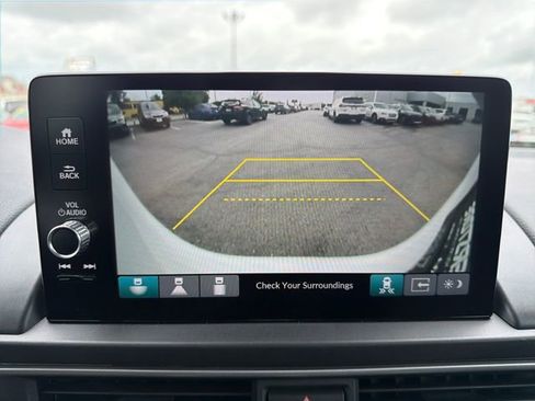 Used 2023 Honda Pilot Touring image 13