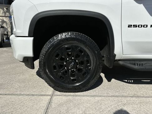 Used 2022 Chevrolet Silverado 2500 LTZ w/ LTZ Plus Package image 18