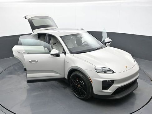 New 2026 Porsche Macan 4S Electric AWD/4WD image 34