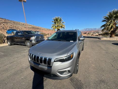 Used 2019 Jeep Cherokee Latitude Plus w/ Comfort/Convenience Group image 1