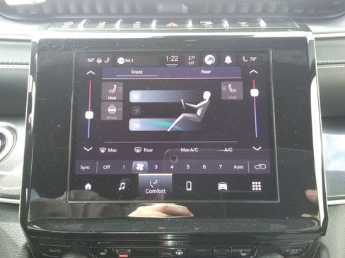 Used 2023 Jeep Grand Cherokee L Laredo image 24