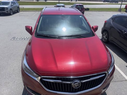 Used 2019 Buick Enclave Essence FWD image 3