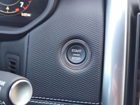 New 2025 Land Rover Discovery Dynamic SE image 14