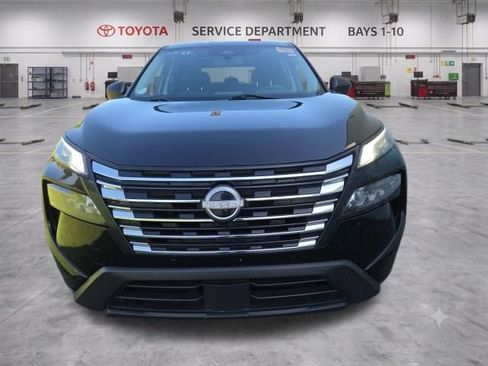 Used 2024 Nissan Rogue SV FWD image 3