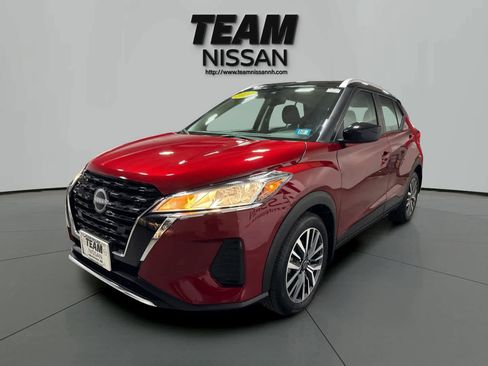 Used 2024 Nissan Kicks SV image 3