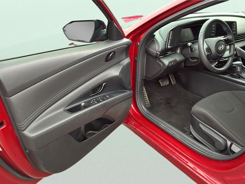 Certified 2025 Hyundai Elantra Sport FWD image 10