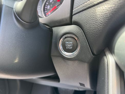 Used 2022 Toyota RAV4 XLE Premium AWD/4WD image 7