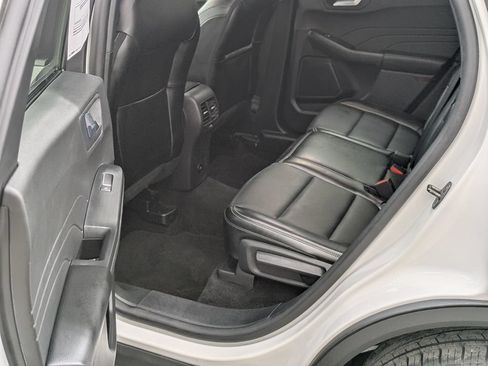 Used 2024 Ford Escape Platinum AWD/4WD image 34