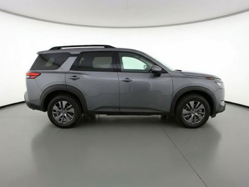 Used 2025 Nissan Pathfinder SV image 11