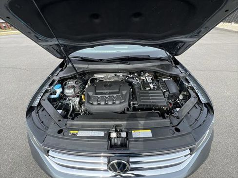 Used 2022 Volkswagen Tiguan SE w/ Panoramic Sunroof Package image 25