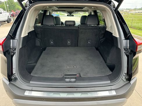 Used 2023 Nissan Rogue SV w/ SV Premium B Package FWD image 24