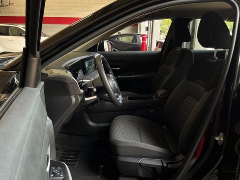 Used 2025 Nissan Kicks SV FWD image 8