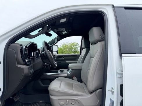 Used 2025 Chevrolet Silverado 2500 LTZ w/ LTZ Premium Package AWD/4WD image 7
