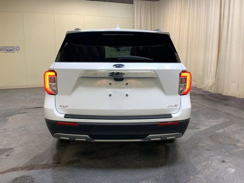 Used 2023 Ford Explorer XLT w/ Equipment Group 202A image 4