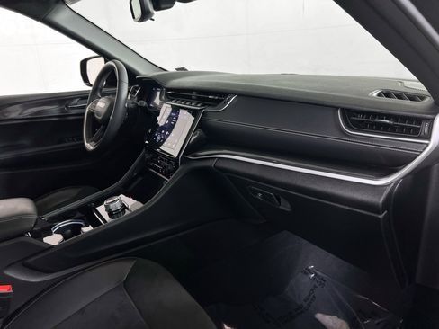 Used 2023 Jeep Grand Cherokee Altitude image 28