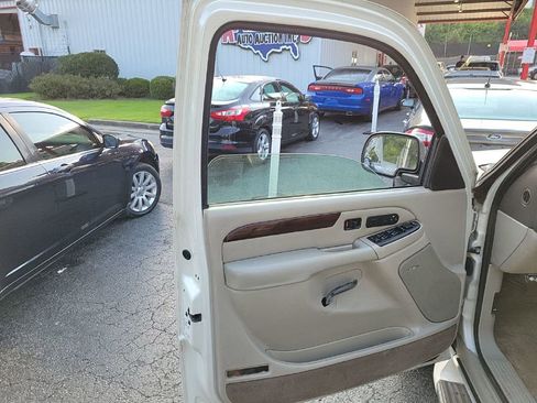Used 2003 Cadillac Escalade LUXURY image 14