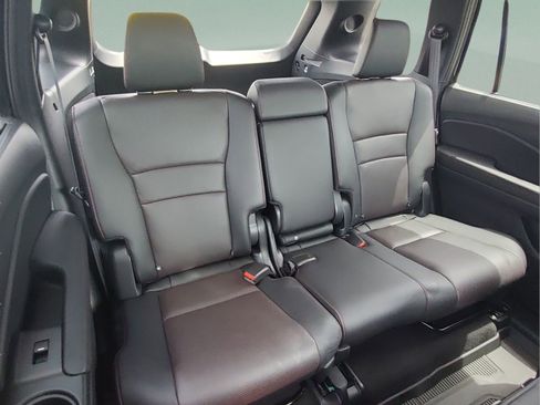 Used 2024 Honda Passport Black Edition image 19