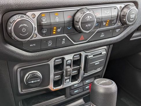 New 2025 Jeep Gladiator Sport image 20