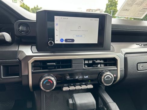 Certified 2025 Toyota Tacoma SR5 AWD/4WD image 20