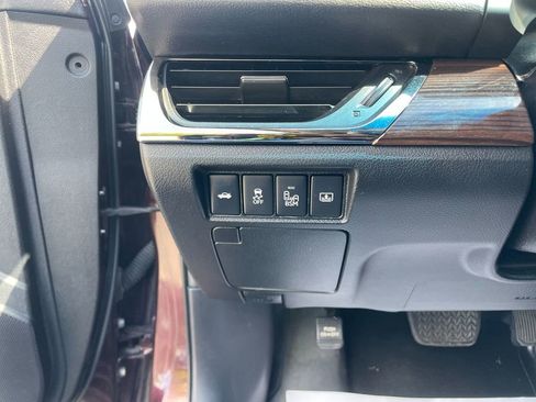 Used 2013 Toyota Avalon Limited w/ Technology Pkg FWD image 11