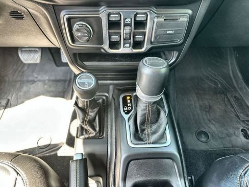 Used 2022 Jeep Gladiator Overland image 16