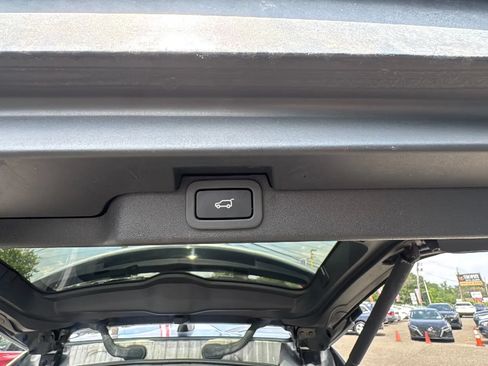 Used 2018 Land Rover Discovery HSE Luxury AWD/4WD image 25