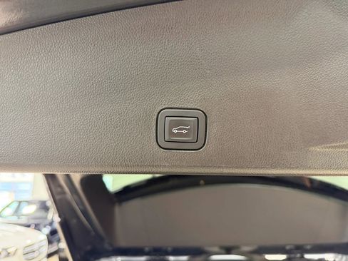 Used 2015 Cadillac SRX Luxury w/ Driver Awareness Package AWD/4WD image 32