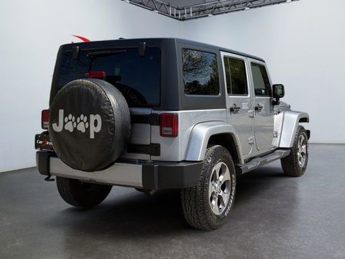 Used 2016 Jeep Wrangler Unlimited Sahara w/ Connectivity Group AWD/4WD image 13