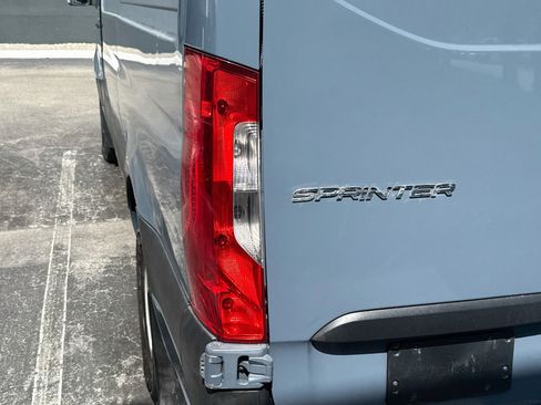Used 2019 Mercedes-Benz Sprinter 144 image 32