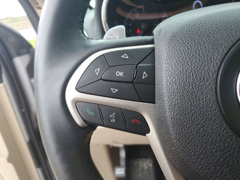 Used 2017 Jeep Grand Cherokee Limited AWD/4WD image 23