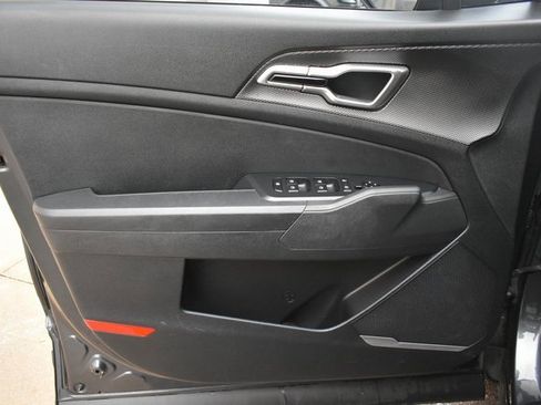 Used 2023 Kia Sportage LX image 14