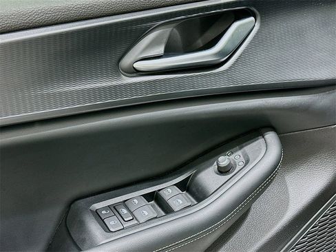 Used 2024 Jeep Grand Cherokee Laredo X image 17