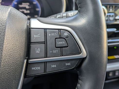 Used 2023 Toyota Highlander Limited image 18