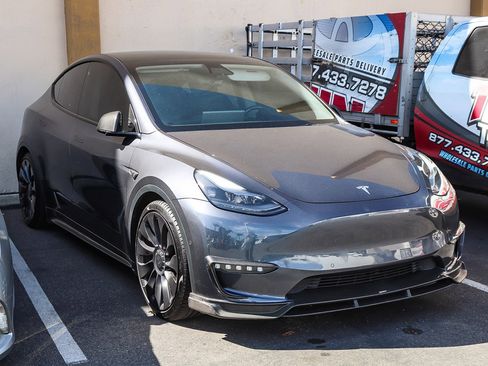 Used 2022 Tesla Model Y Performance image 3