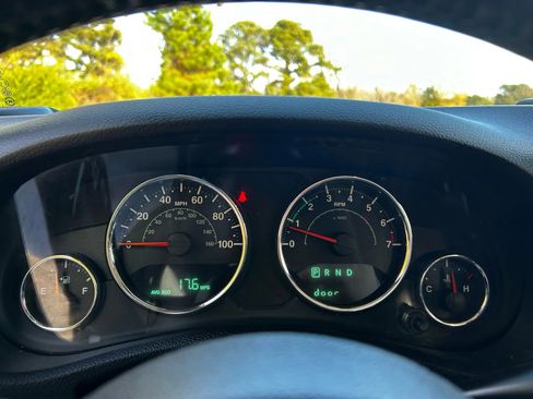 Used 2018 Jeep Wrangler Unlimited Sahara image 18