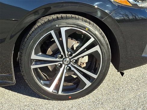 Used 2022 Nissan Sentra SR w/ SR Premium Package image 12