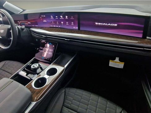 Used 2025 Cadillac Escalade Sport Platinum w/ LPO, ONYX Package image 11