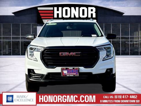 Used 2024 GMC Terrain SLT AWD/4WD image 8