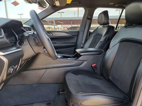 Used 2023 Jeep Grand Cherokee Altitude AWD/4WD image 12