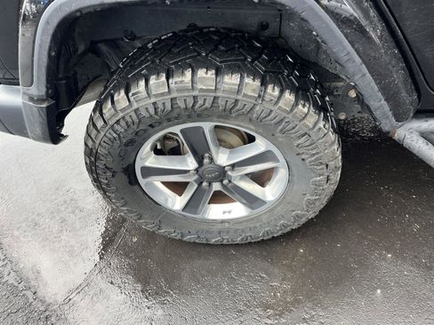 Used 2019 Jeep Wrangler Unlimited Sahara w/ Safety Group image 34