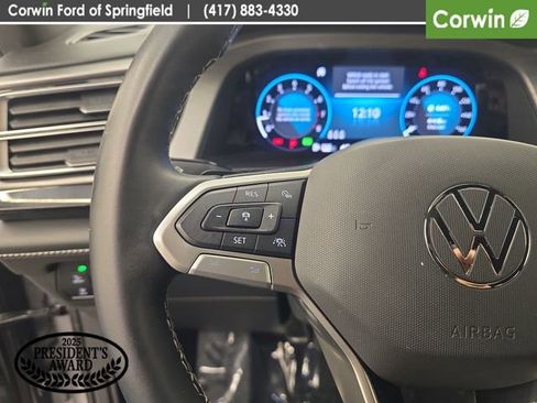 Used 2024 Volkswagen Atlas Cross Sport SE image 29