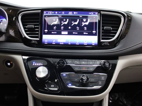 Used 2021 Chrysler Pacifica Limited w/ Premium & Safety Sphere Group AWD/4WD image 36