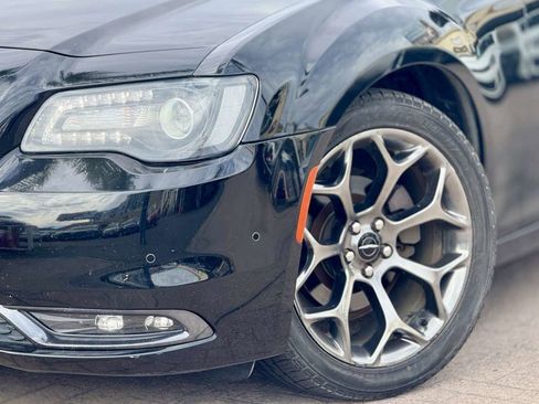 Used 2018 Chrysler 300 S w/ 300S Premium Group image 2