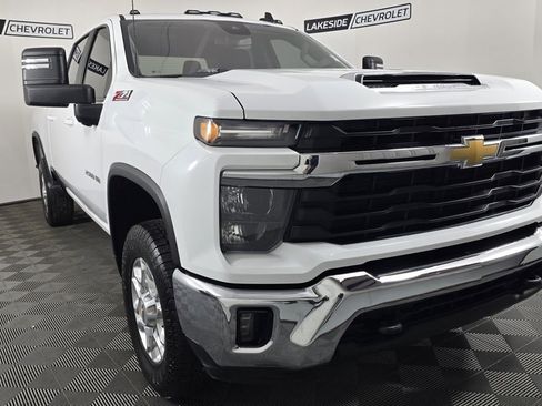 Used 2024 Chevrolet Silverado 2500 LT w/ Convenience Package image 8