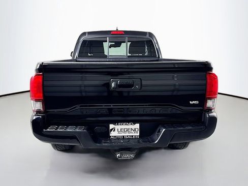 Used 2018 Toyota Tacoma TRD Sport AWD/4WD image 4