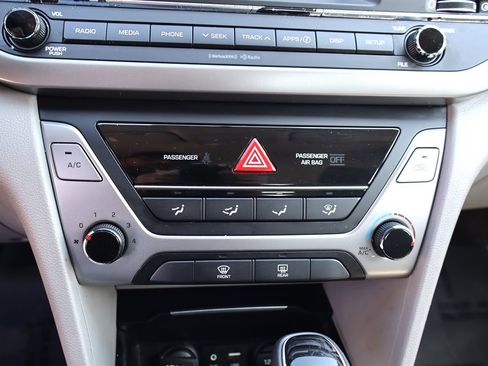 Used 2017 Hyundai Elantra SE FWD image 25