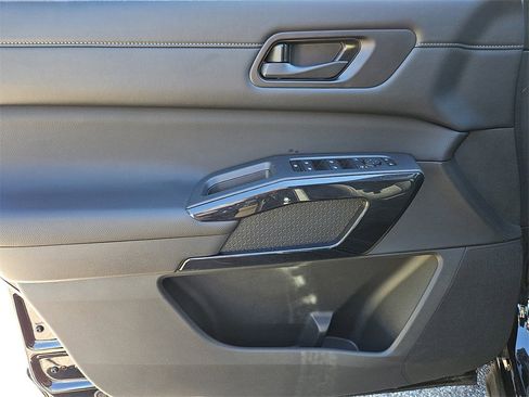 Certified 2024 Nissan Pathfinder S image 13